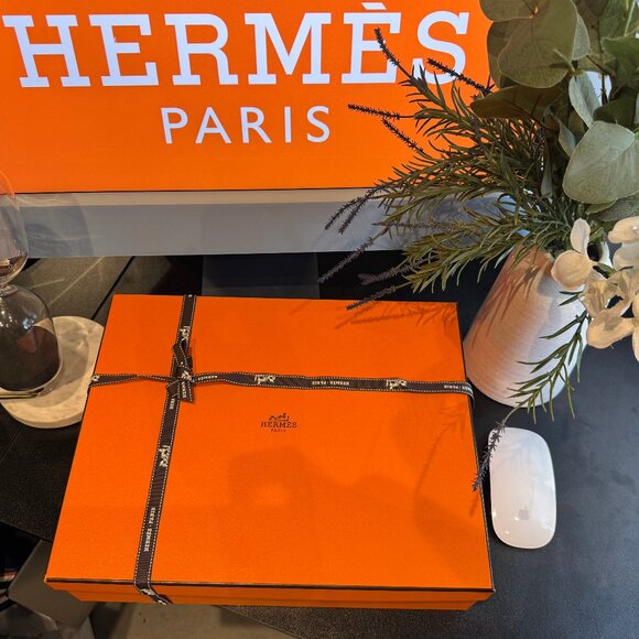 Hermes Desk Charging Board Brown Leather Pad Brown H Logo Tray Station - Picture 2 of 5